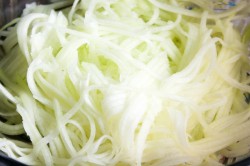 Летний салат с острым маслом - шаг 2 Летний салат с острым маслом - шаг 2