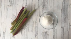 название картинки Лимонная панна котта с ревеневым  соусом