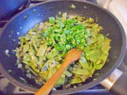 Лобио из стручковой фасоли с яйцом по-грузински