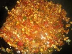 Красная фасоль с курицей и грецкими орехами