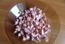 Горячие бутерброды с колбасой, сыром и помидорами в духовке