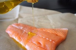 Лосось по-гречески с соусом цацики