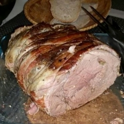 Мясо лося с беконом в духовке