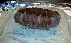 название картинки Мясо лося с беконом в духовке