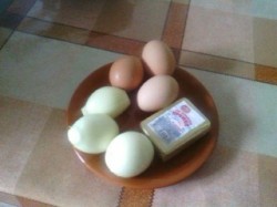 название картинки Луковый пирог с плавленным сыром