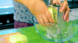 Простые кабачковые котлеты с яйцом и зеленью