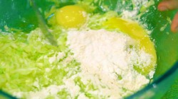 Простые кабачковые котлеты с яйцом и зеленью