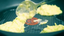 Простые кабачковые котлеты с яйцом и зеленью