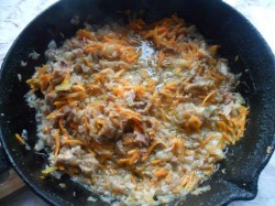 Макароны по-флотски с тушенкой - шаг 2 Макароны по-флотски с тушенкой - шаг 2