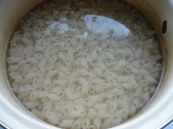 Макароны по-флотски с тушенкой - шаг 3 Макароны по-флотски с тушенкой - шаг 3