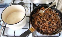 название картинки Макароны с фаршем и болгарским перцем с соусом бешамель