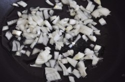 Макароны с фаршем и овощами в чесночном соусе - шаг 5