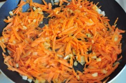 Макароны с фаршем и овощами в чесночном соусе - шаг 6