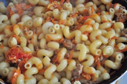 Макароны с фаршем и овощами в чесночном соусе - шаг 9