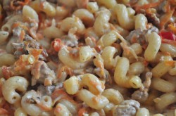 Макароны с фаршем и овощами в чесночном соусе - шаг 10