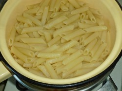 название картинки Макароны с фаршем и томатной пастой по флотски