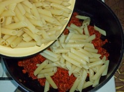 название картинки Макароны с фаршем и томатной пастой по флотски