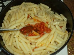 название картинки Макароны с фаршем и томатной пастой по флотски