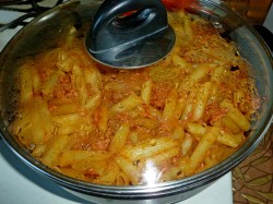 название картинки Макароны с фаршем и томатной пастой по флотски