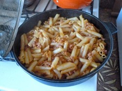 название картинки Макароны с фаршем и томатной пастой по флотски