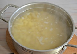 Макароны с фрикадельками в духовке со сливками