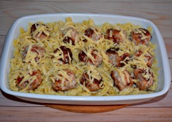 Макароны с фрикадельками в духовке со сливками