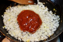 Макароны с томатной пастой