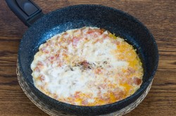 Макароны в сливочном соусе с чесноком - шаг 5