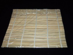 название картинки Маки суши (роллы) с лососем, сыром и огурцом