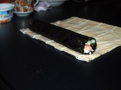 название картинки Маки суши (роллы) с лососем, сыром и огурцом