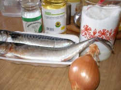 название картинки Маринованная скумбрия в банке с луком за 3 часа