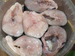 название картинки Маринованная скумбрия в банке с луком за 3 часа