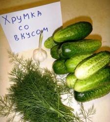 Малосольные огурчики в пакете с чесноком