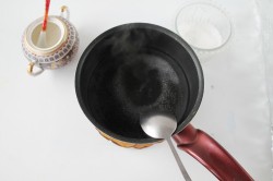 Малосольные огурцы в рассоле в кастрюле - шаг 2