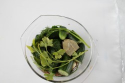 Малосольные огурцы в рассоле в кастрюле - шаг 6