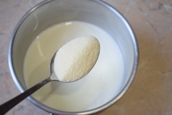 Манная каша на молоке без комочков