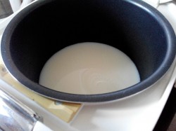 Манная каша в мультиварке на молоке - шаг 2