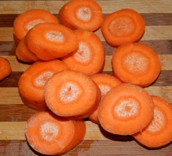 Маринованная капуста крупными кусками со свеклой