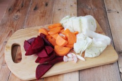 Маринованная капуста со свеклой на зиму - шаг 2