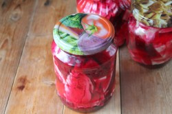 Маринованная капуста со свеклой на зиму - шаг 5
