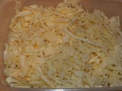 Маринованная капуста с солью, сахаром, уксусом и морковью