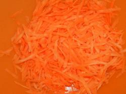 Маринованная капуста с солью, сахаром, уксусом и морковью