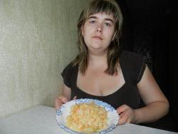 Маринованная капуста с солью, сахаром, уксусом и морковью