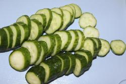 название картинки Маринованные огурцы с луком на зиму