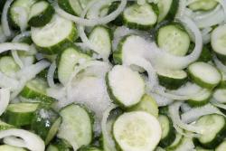 название картинки Маринованные огурцы с луком на зиму