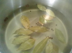 Маринованные маслята в банках