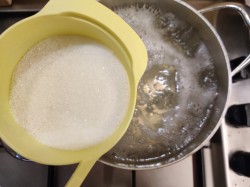 Хрустящие маринованные огурцы с лимонной кислотой на зиму