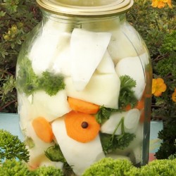 Патиссоны с морковью и зеленью на зиму хрустящие