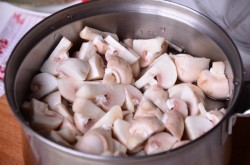 Маринованные шампиньоны с овощами