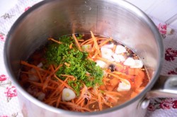 Маринованные шампиньоны с овощами